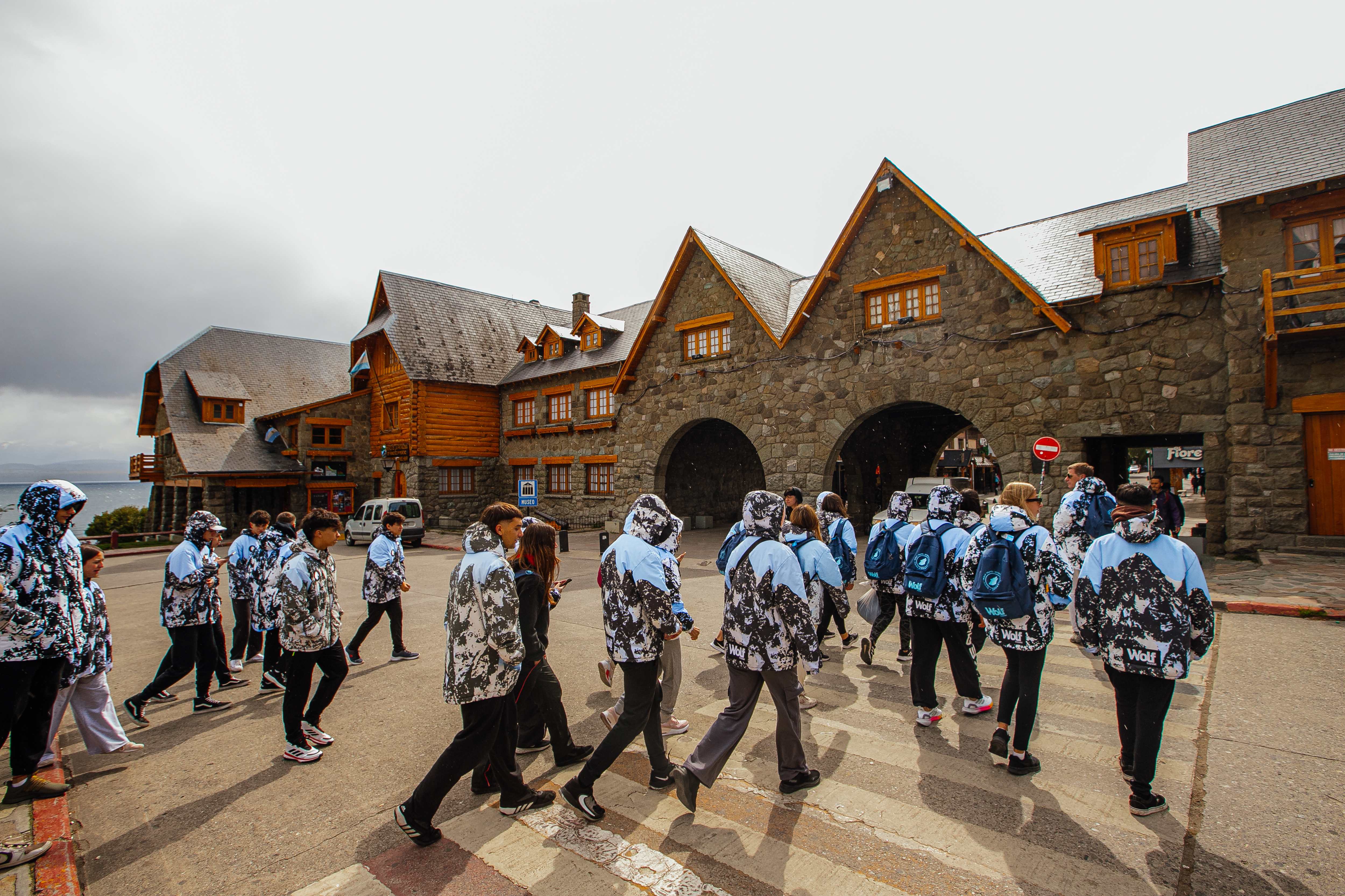 Gira Estudios Bariloche 2027/2028/2029 Argentina - Wolf Travel Chile Estudiantes