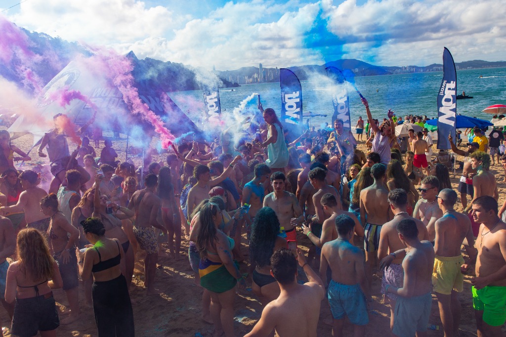Fiesta en la playa Camboriú Wolf Travel